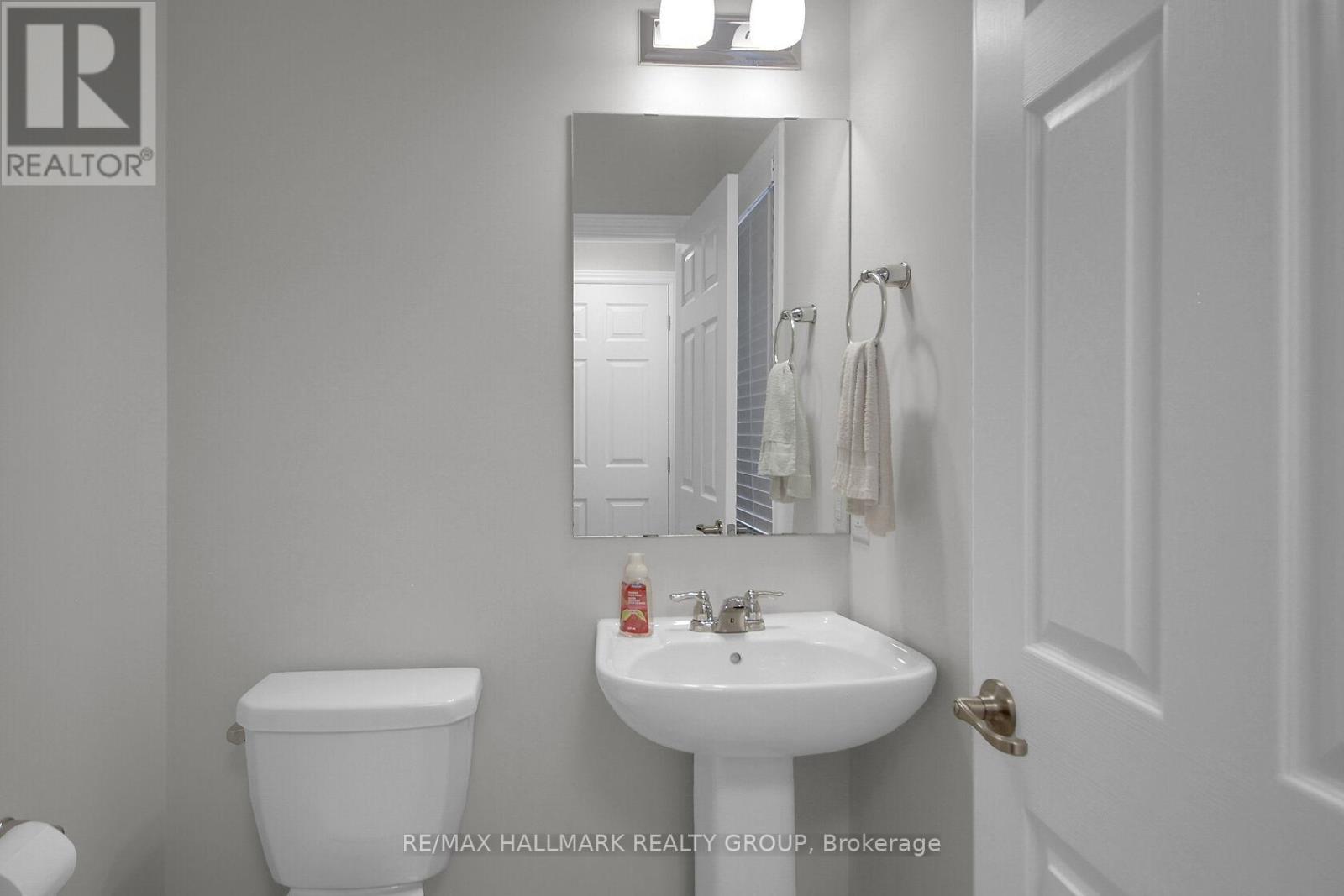 135 Gatespark Private, Ottawa, Ontario  K2L 1L1 - Photo 8 - X12561444