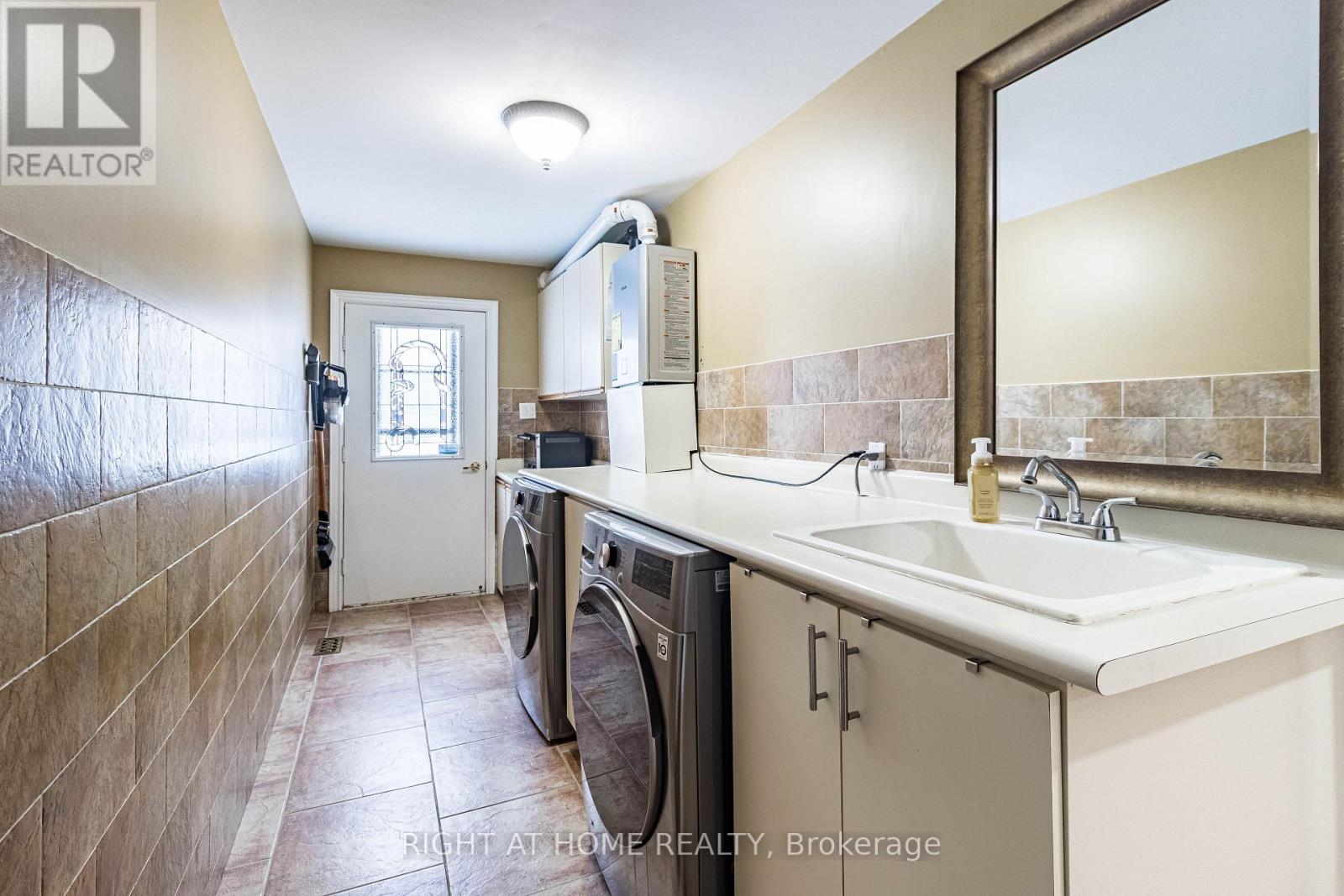 13250 Tenth Side Road, Halton Hills, Ontario  L7G 4S5 - Photo 21 - W12475044