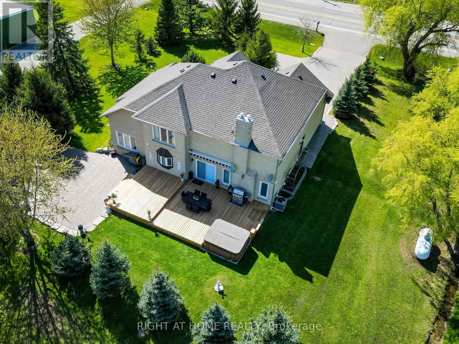 13250 Tenth Side Road, Halton Hills, Ontario  L7G 4S5 - Photo 2 - W12475044