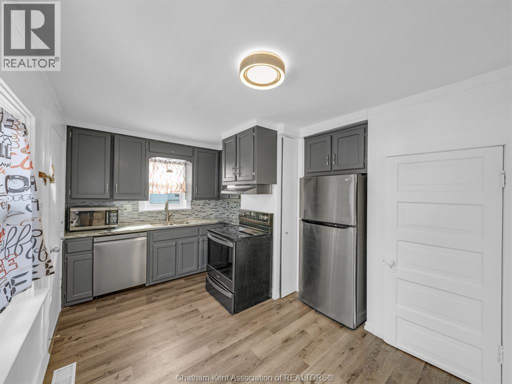 27 Eighth Street, Chatham, Ontario  N7M 4J4 - Photo 9 - 25029214