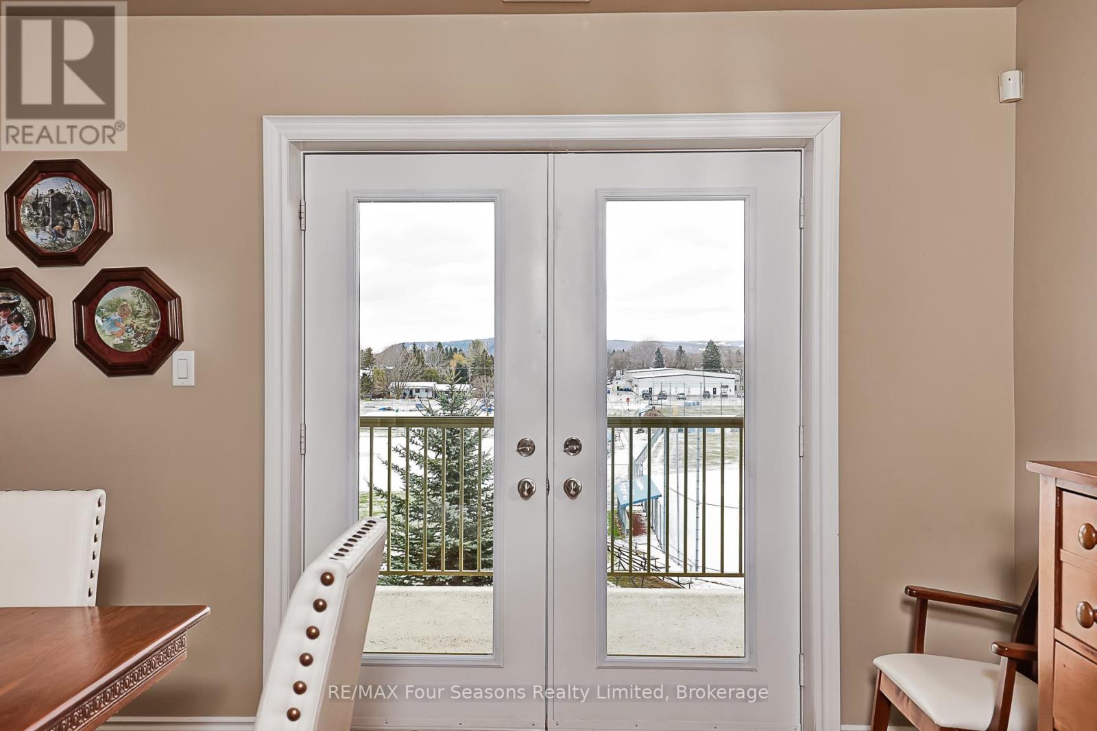 305 - 27 Beaver Street N, Blue Mountains, Ontario  N0H 2P0 - Photo 16 - X12561562