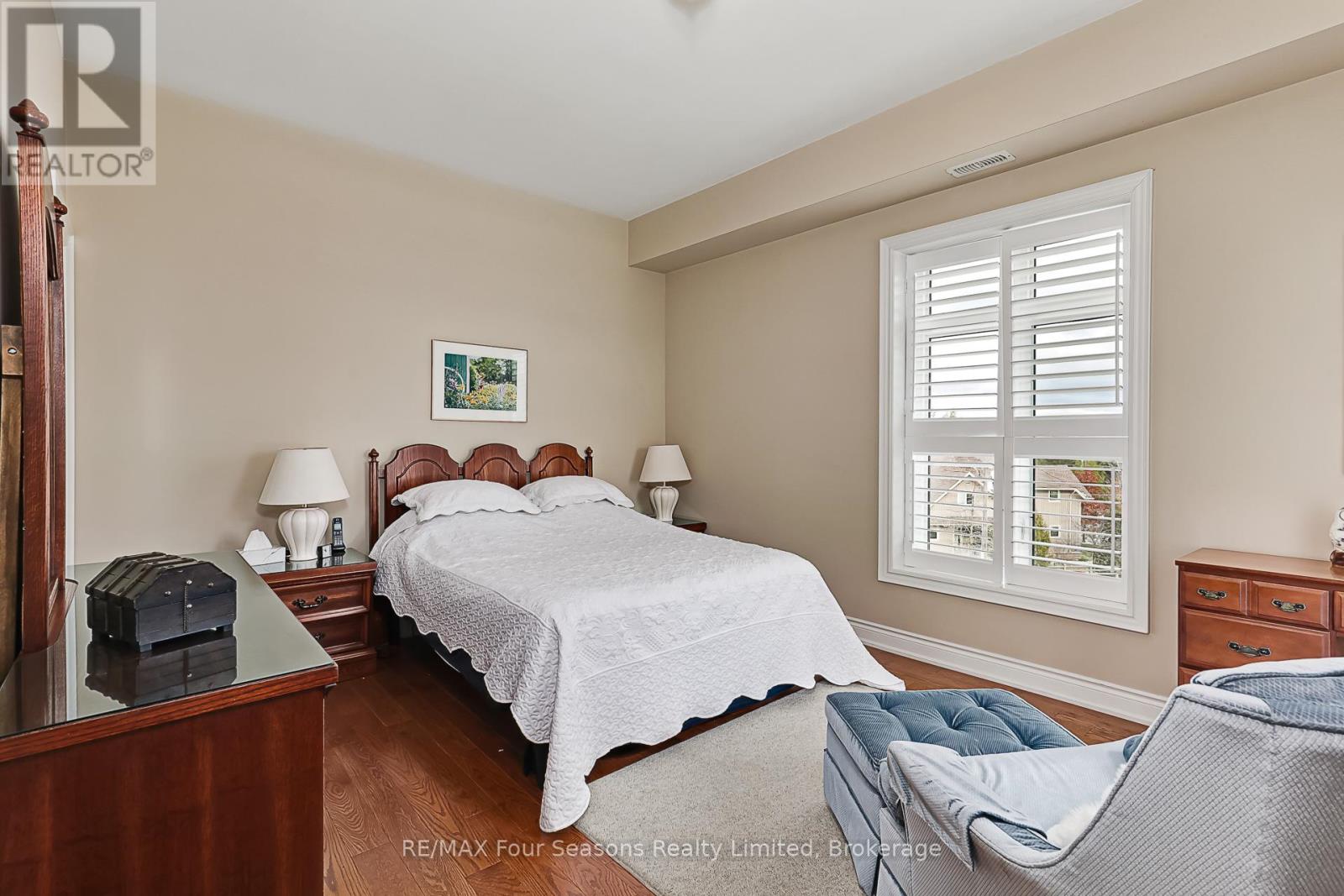 305 - 27 Beaver Street N, Blue Mountains, Ontario  N0H 2P0 - Photo 23 - X12561562