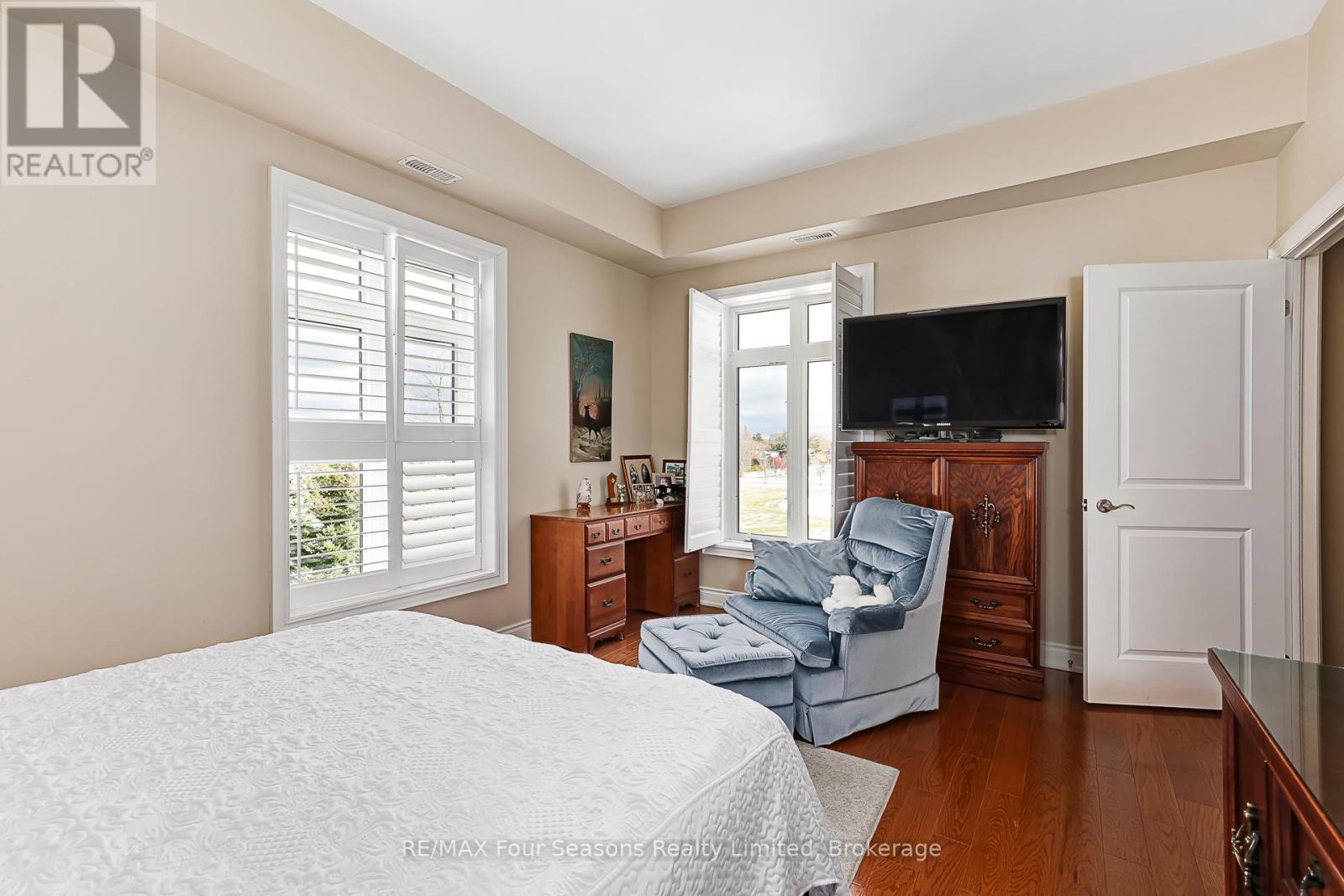 305 - 27 Beaver Street N, Blue Mountains, Ontario  N0H 2P0 - Photo 24 - X12561562