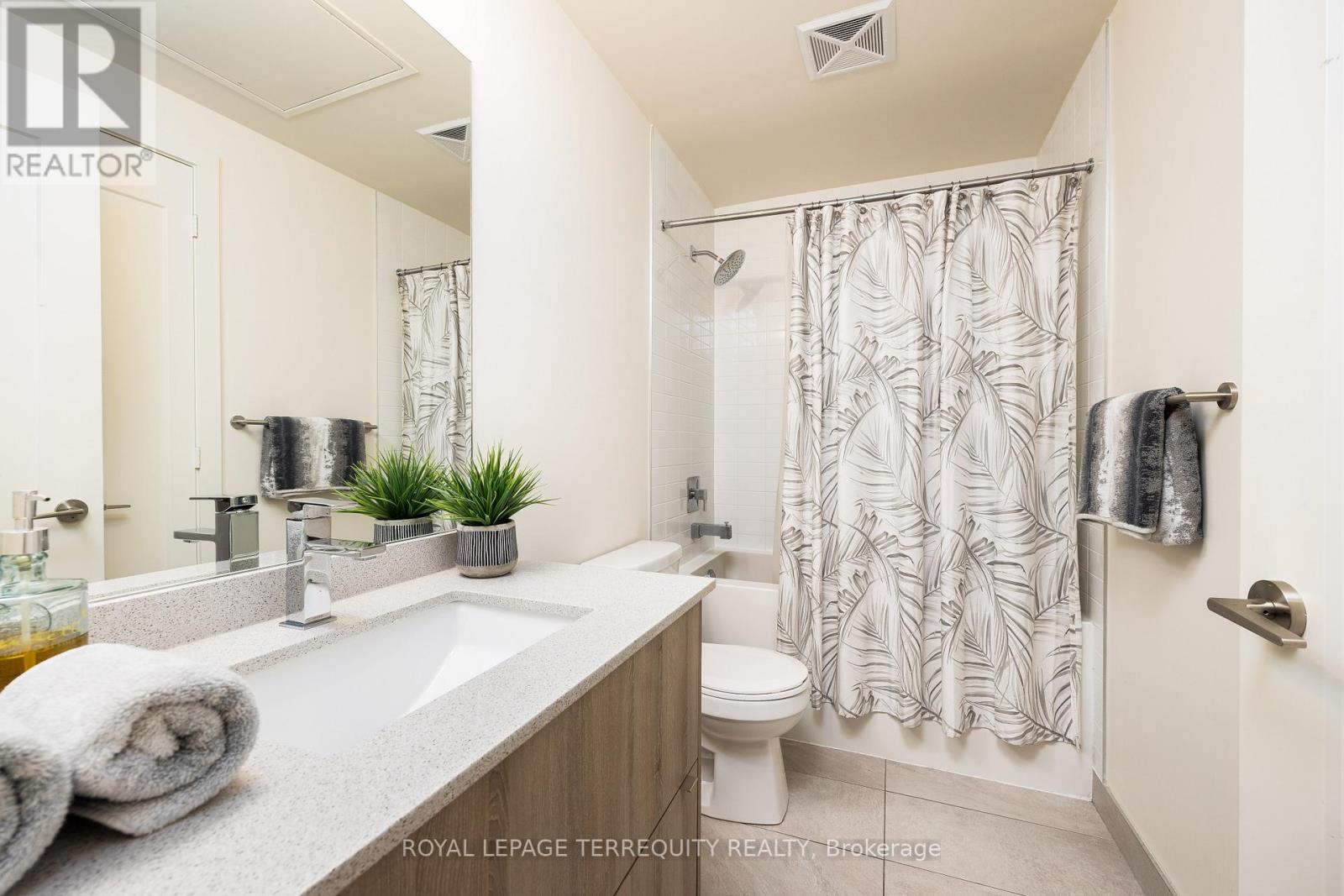 610 - 330 Richmond Street W, Toronto, Ontario  M5V 0M4 - Photo 9 - C12561630