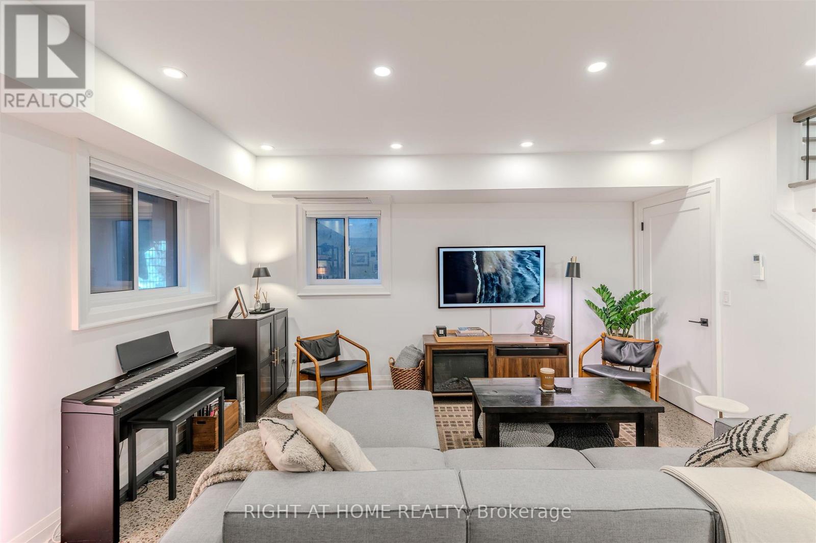 85r Condor Avenue, Toronto, Ontario  M4J 3M7 - Photo 15 - E12561590