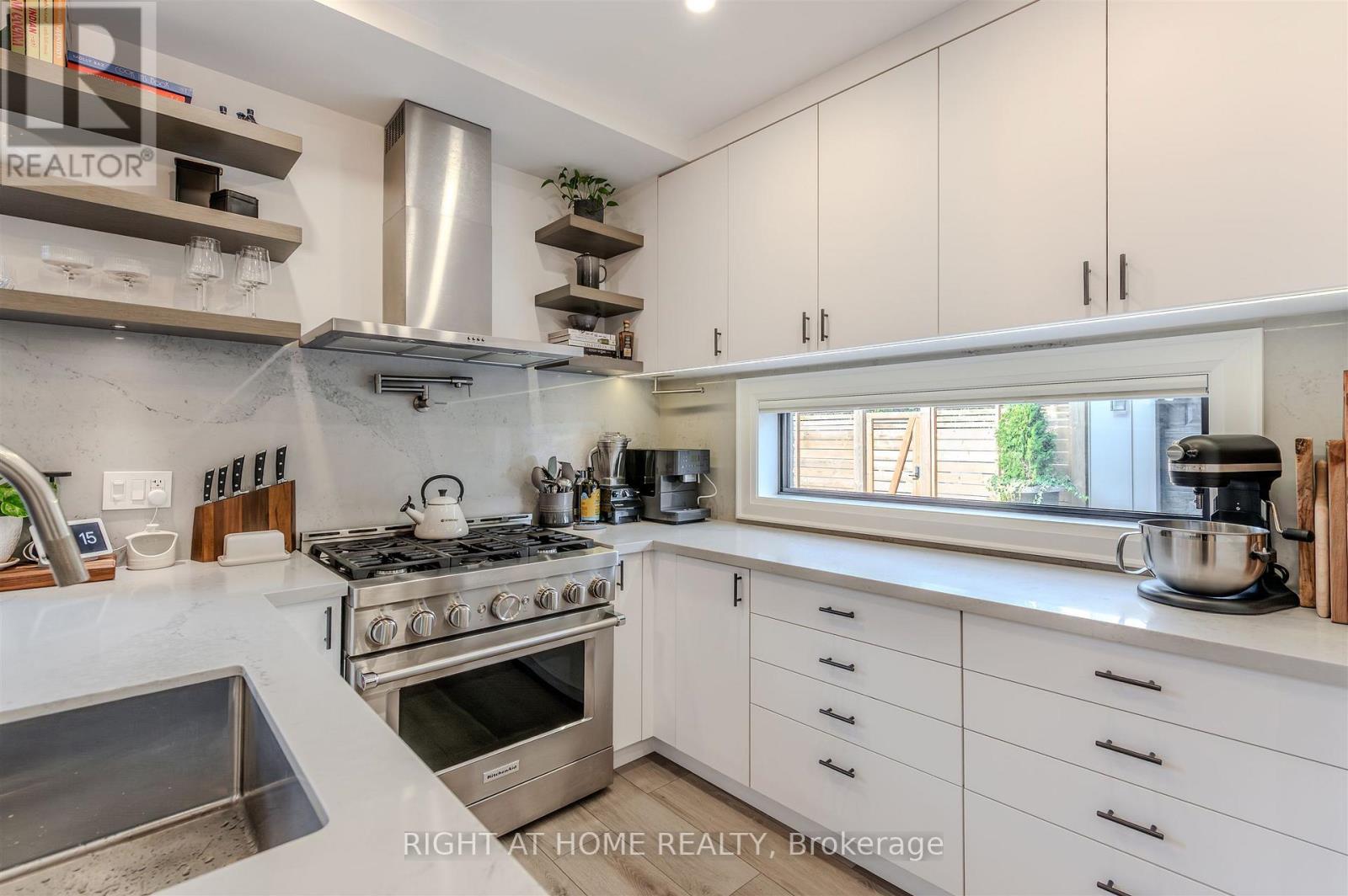 85r Condor Avenue, Toronto, Ontario  M4J 3M7 - Photo 7 - E12561590