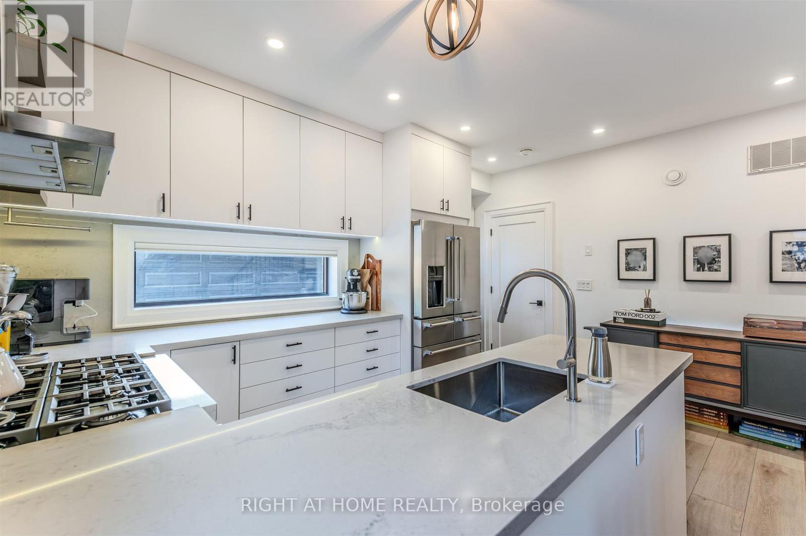 85r Condor Avenue, Toronto, Ontario  M4J 3M7 - Photo 9 - E12561590