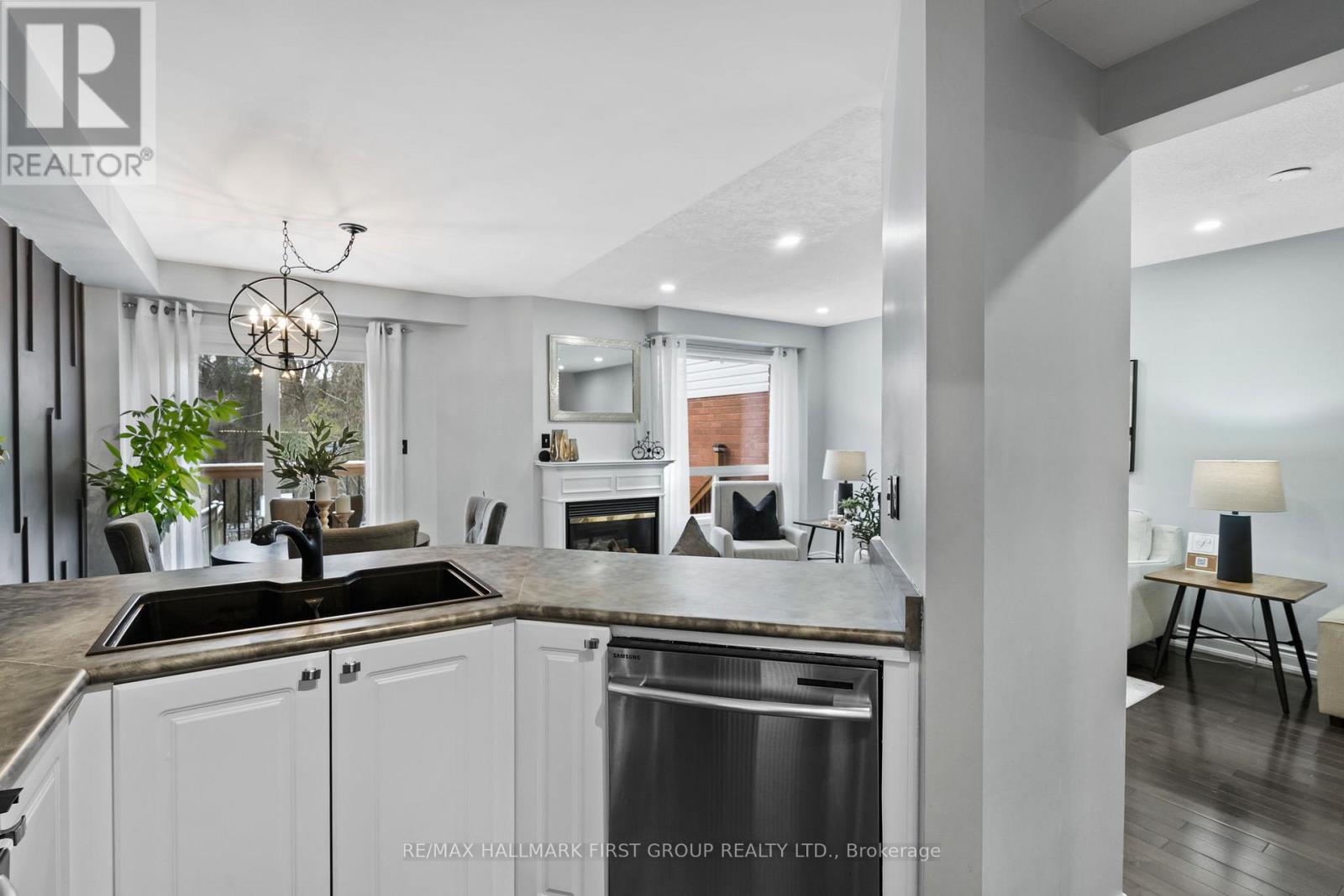 1696 Woodgate Trail, Oshawa, Ontario  L1G 8B4 - Photo 11 - E12561626