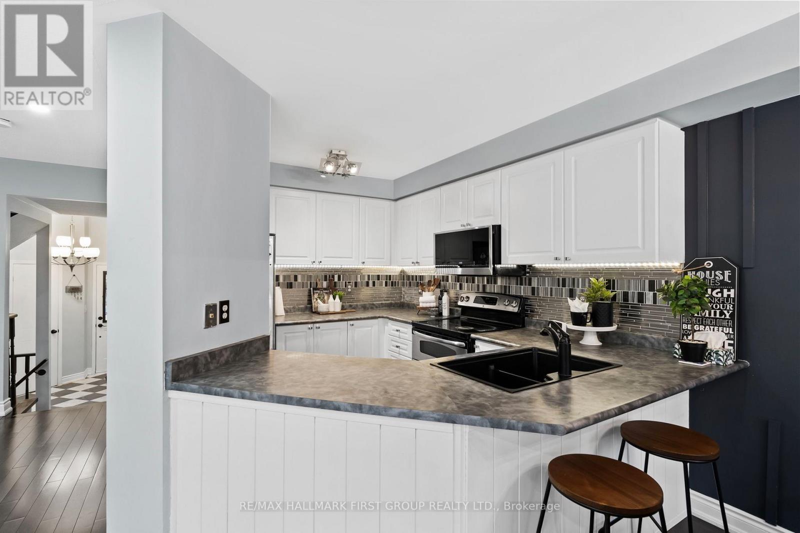 1696 Woodgate Trail, Oshawa, Ontario  L1G 8B4 - Photo 13 - E12561626