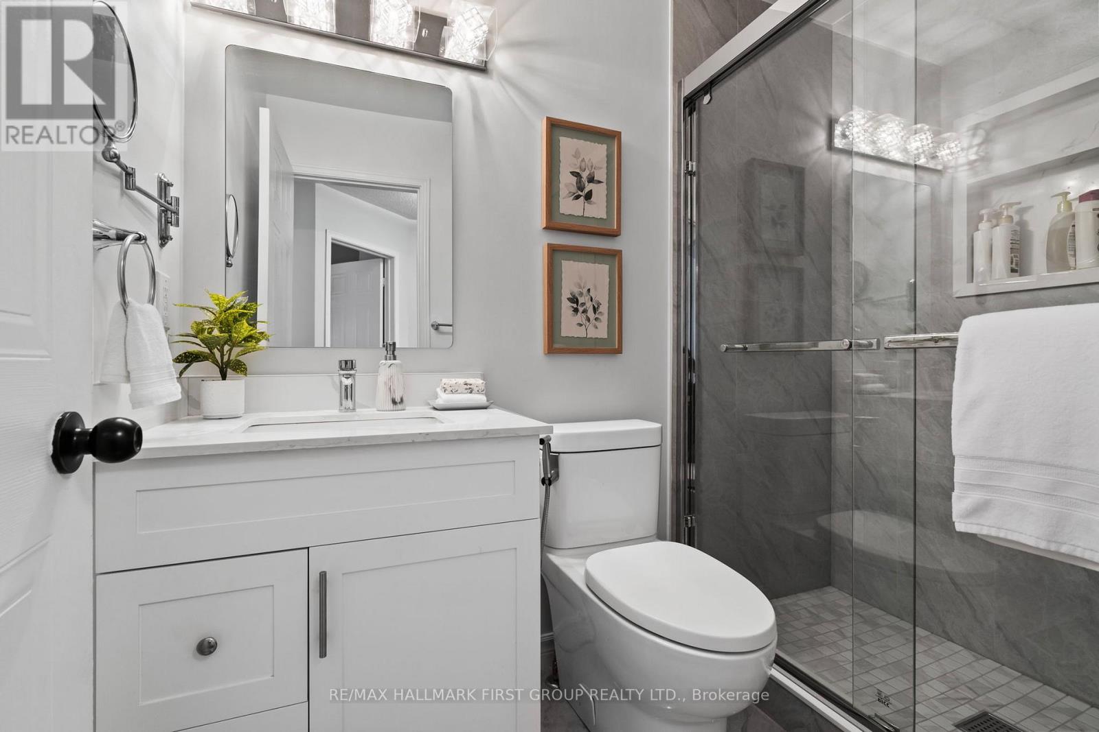 1696 Woodgate Trail, Oshawa, Ontario  L1G 8B4 - Photo 17 - E12561626