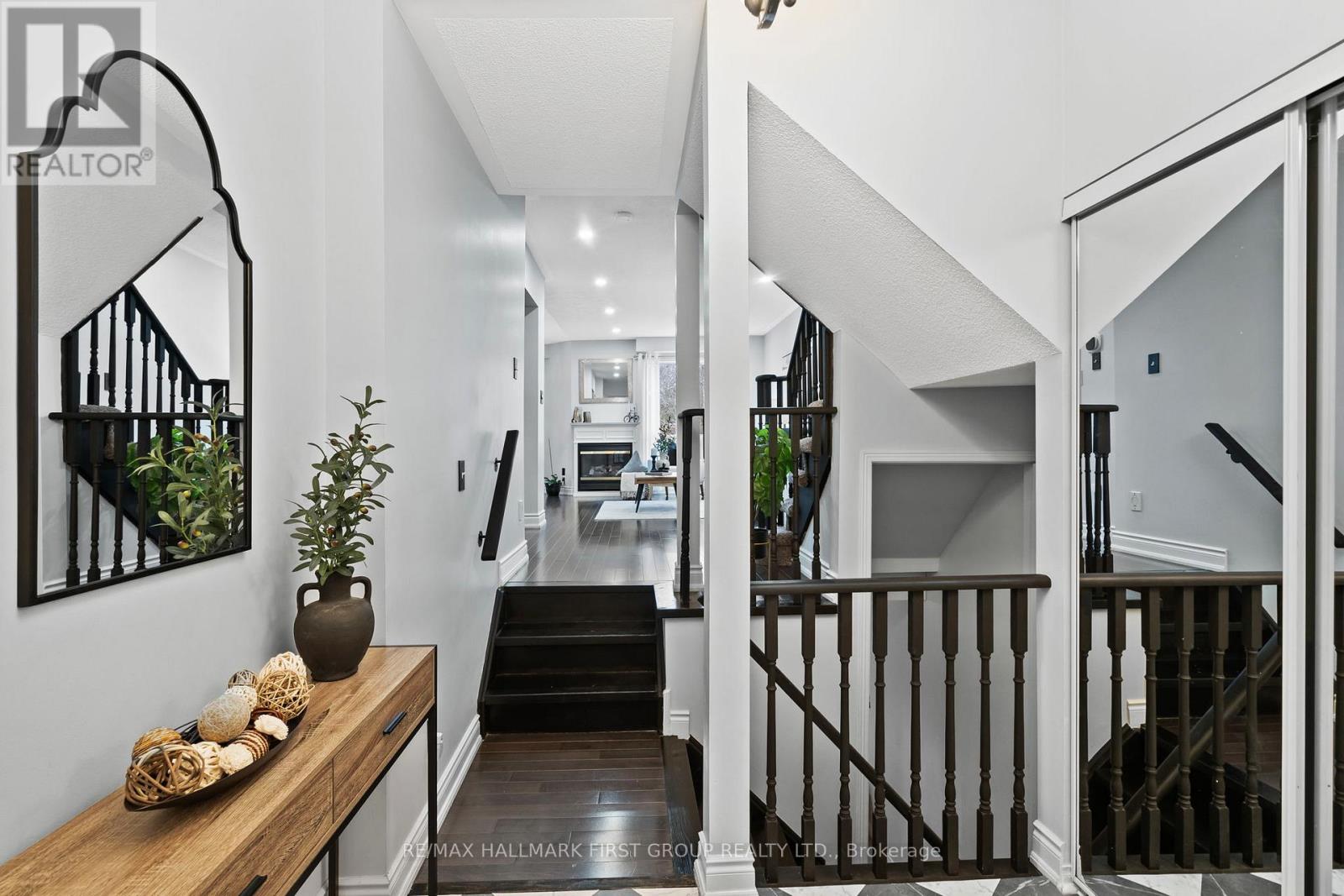 1696 Woodgate Trail, Oshawa, Ontario  L1G 8B4 - Photo 2 - E12561626