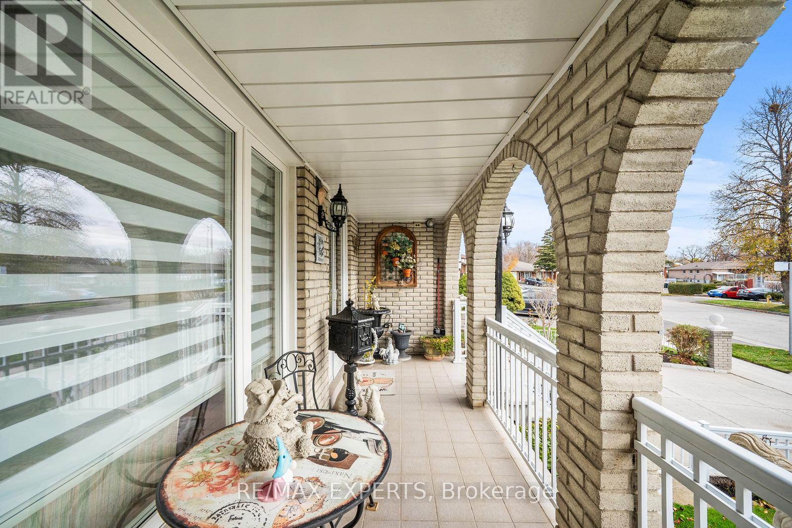 70 Darnborough Way, Toronto, Ontario  M1W 2G1 - Photo 4 - E12561644