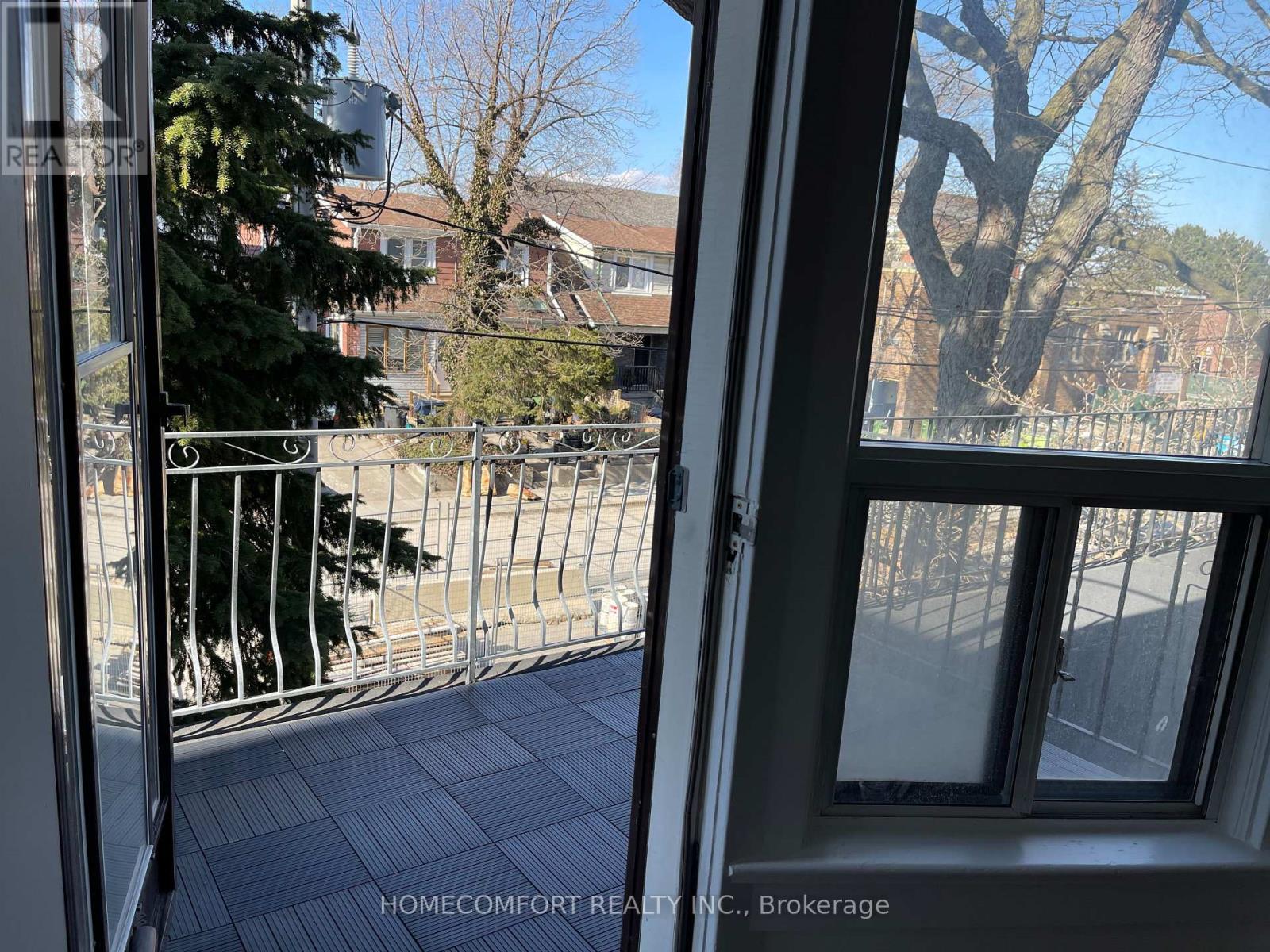 Upper - 33 Strathmore Boulevard, Toronto, Ontario  M4J 1P1 - Photo 13 - E12561664