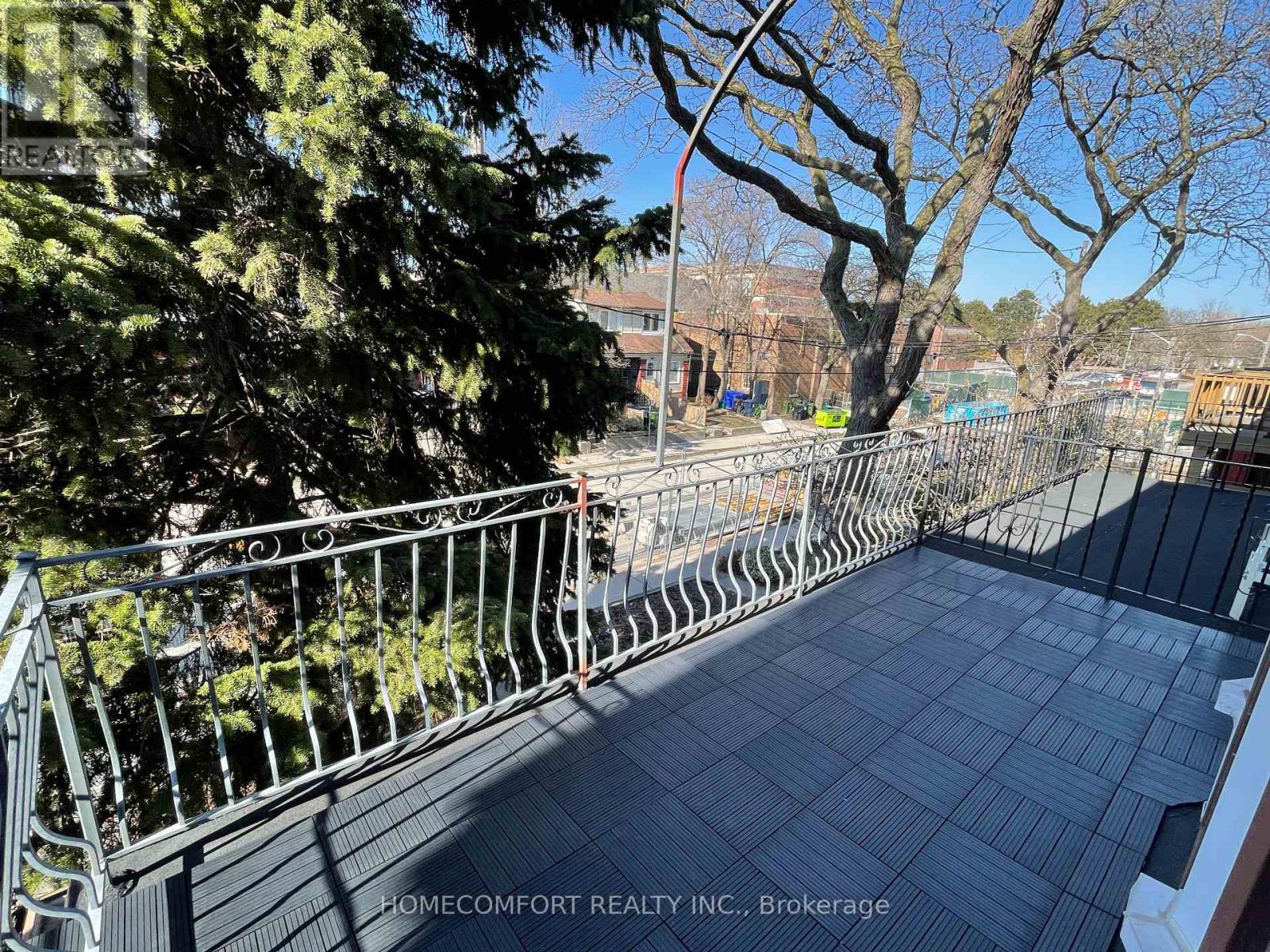Upper - 33 Strathmore Boulevard, Toronto, Ontario  M4J 1P1 - Photo 16 - E12561664