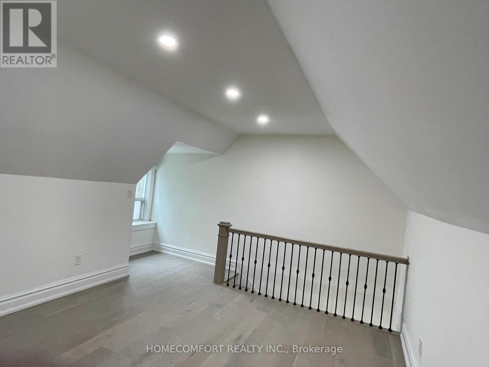 Upper - 33 Strathmore Boulevard, Toronto, Ontario  M4J 1P1 - Photo 26 - E12561664