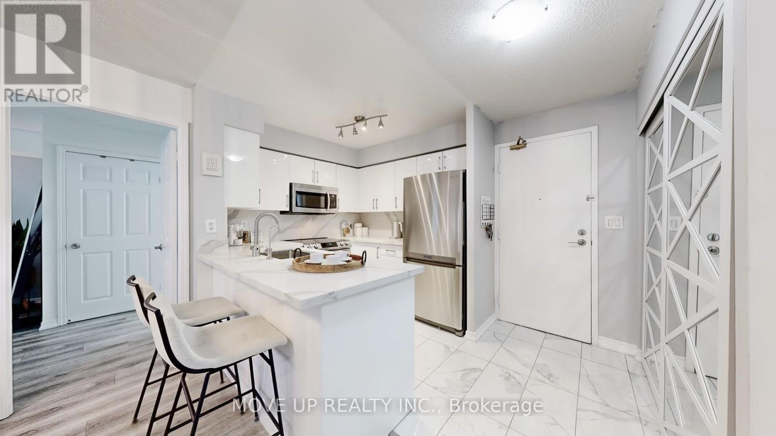 225 - 3 Ellesmere Street, Richmond Hill, Ontario  L4B 4N2 - Photo 3 - N12561602