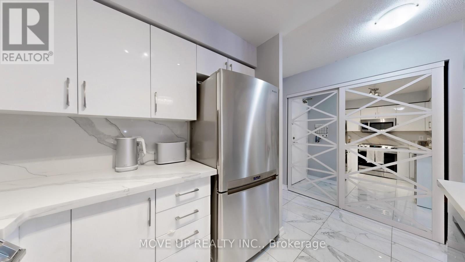 225 - 3 Ellesmere Street, Richmond Hill, Ontario  L4B 4N2 - Photo 6 - N12561602