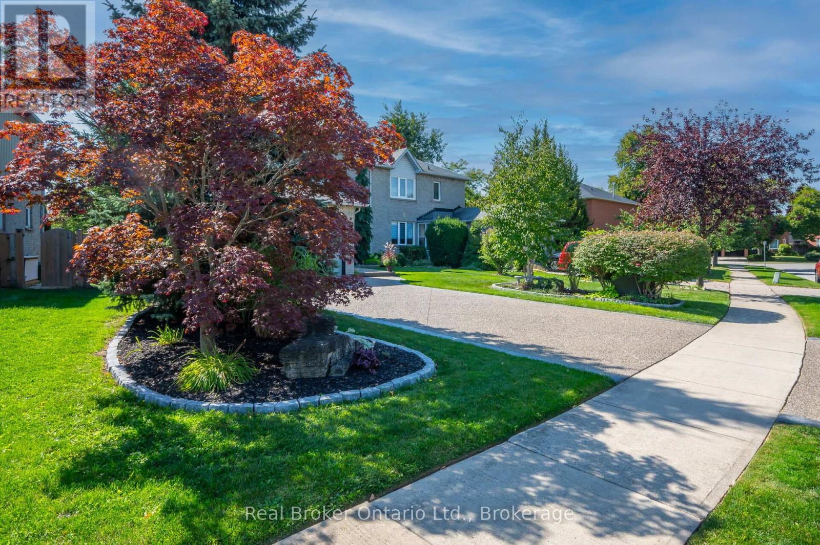 163 Ross Lane, Oakville, Ontario  L6H 5K3 - Photo 3 - W12561800