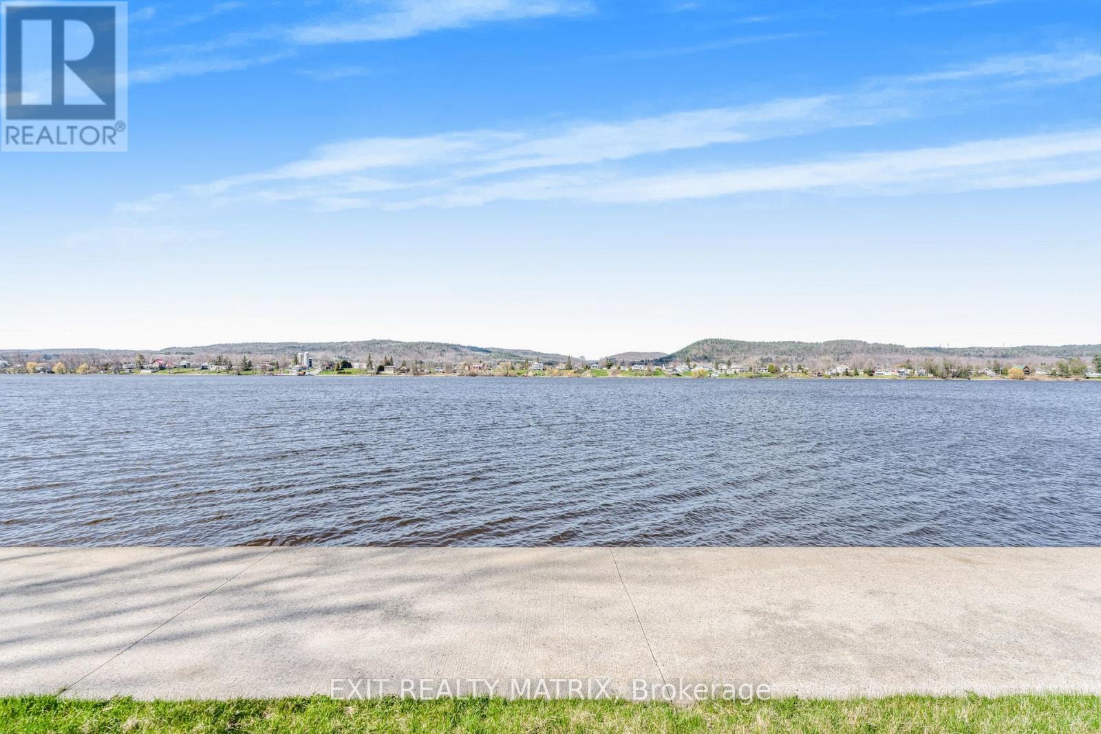 1755 Rue Lajoie Street, Alfred And Plantagenet, Ontario  K0B 1J0 - Photo 8 - X12561844