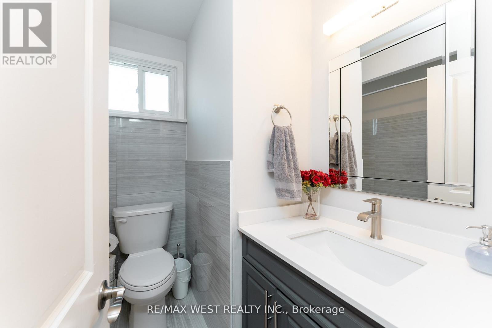 70 Wheatsheaf Crescent, Toronto, Ontario  M3N 1P6 - Photo 15 - W12561582