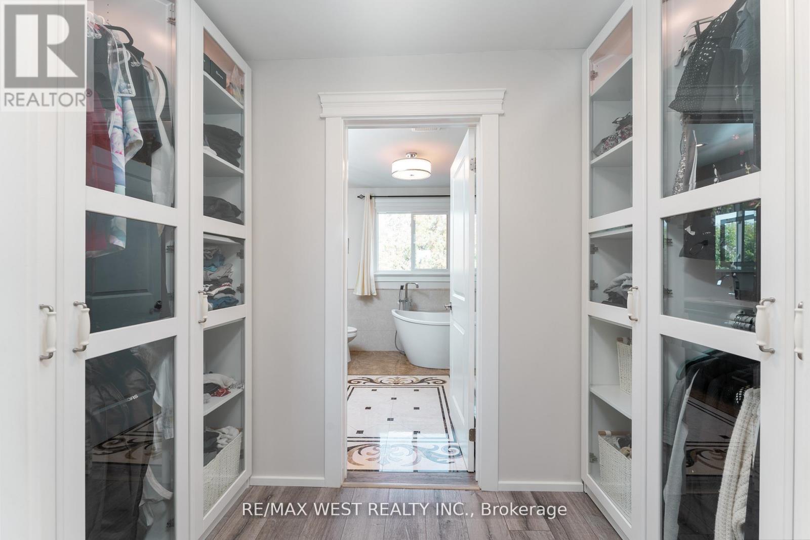 70 Wheatsheaf Crescent, Toronto, Ontario  M3N 1P6 - Photo 21 - W12561582