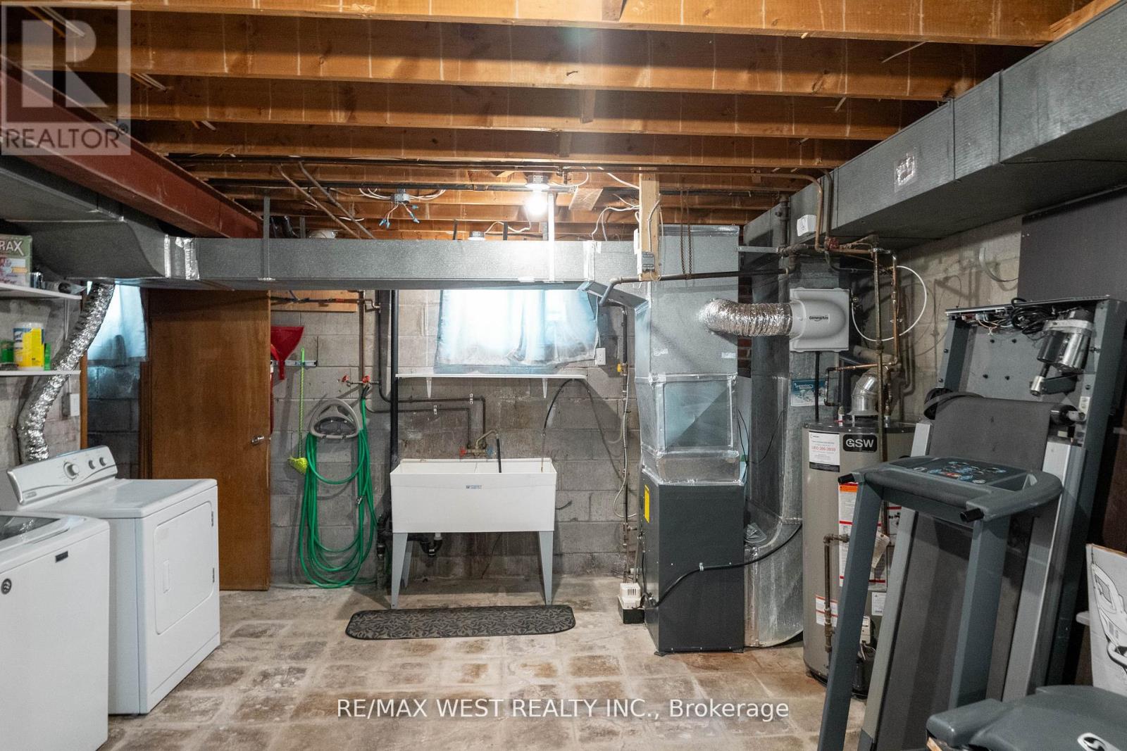 70 Wheatsheaf Crescent, Toronto, Ontario  M3N 1P6 - Photo 25 - W12561582