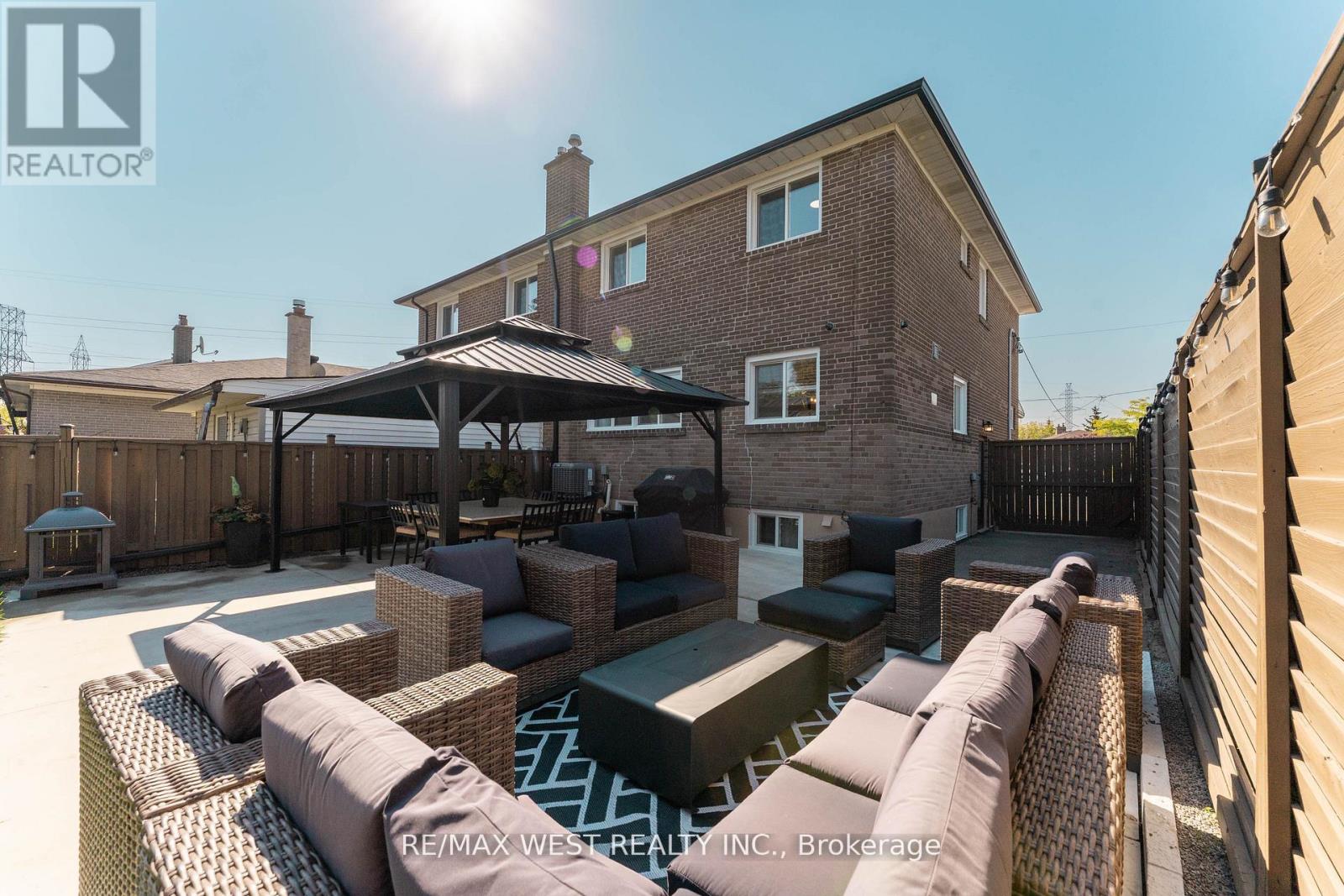 70 Wheatsheaf Crescent, Toronto, Ontario  M3N 1P6 - Photo 26 - W12561582