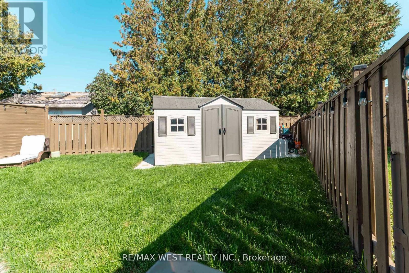 70 Wheatsheaf Crescent, Toronto, Ontario  M3N 1P6 - Photo 31 - W12561582