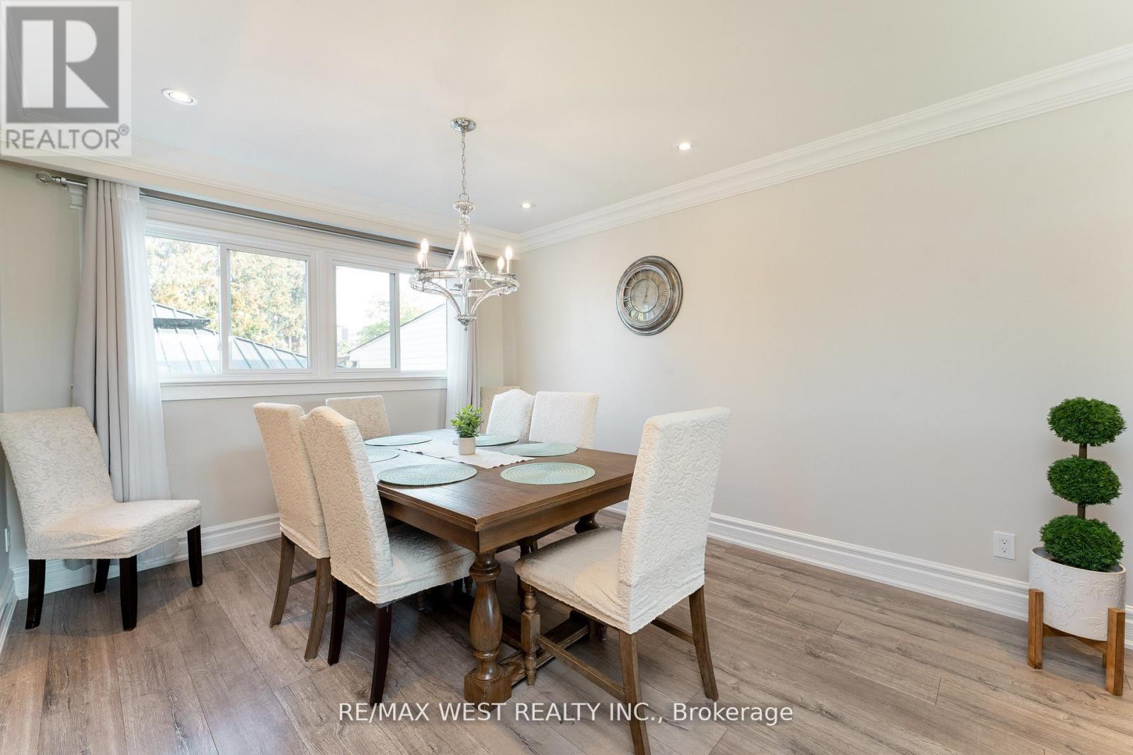 70 Wheatsheaf Crescent, Toronto, Ontario  M3N 1P6 - Photo 7 - W12561582