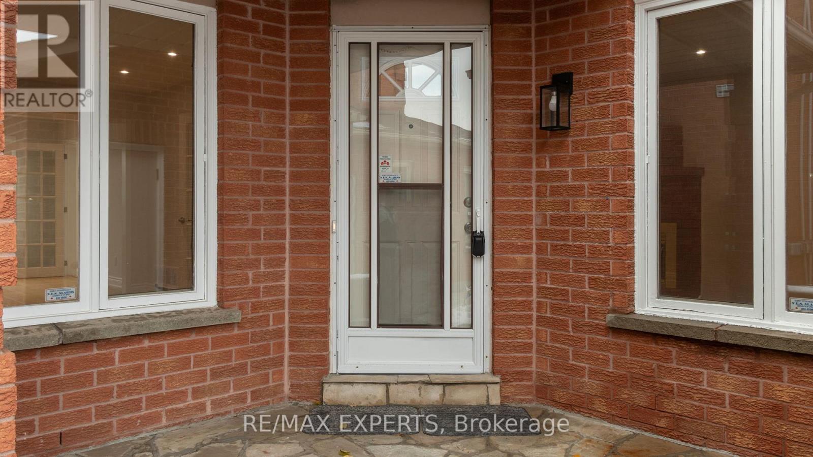 78 Candy Crescent, Brampton, Ontario  L6X 3Z9 - Photo 4 - W12561620