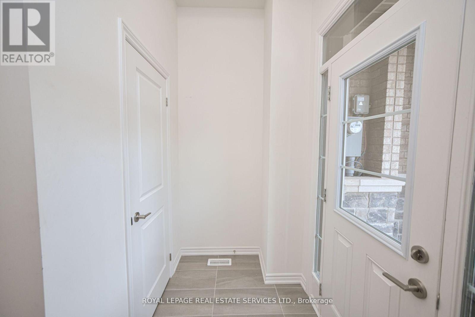 323 Thimbleweed Court, Milton, Ontario  L9E 1T2 - Photo 3 - W12561624