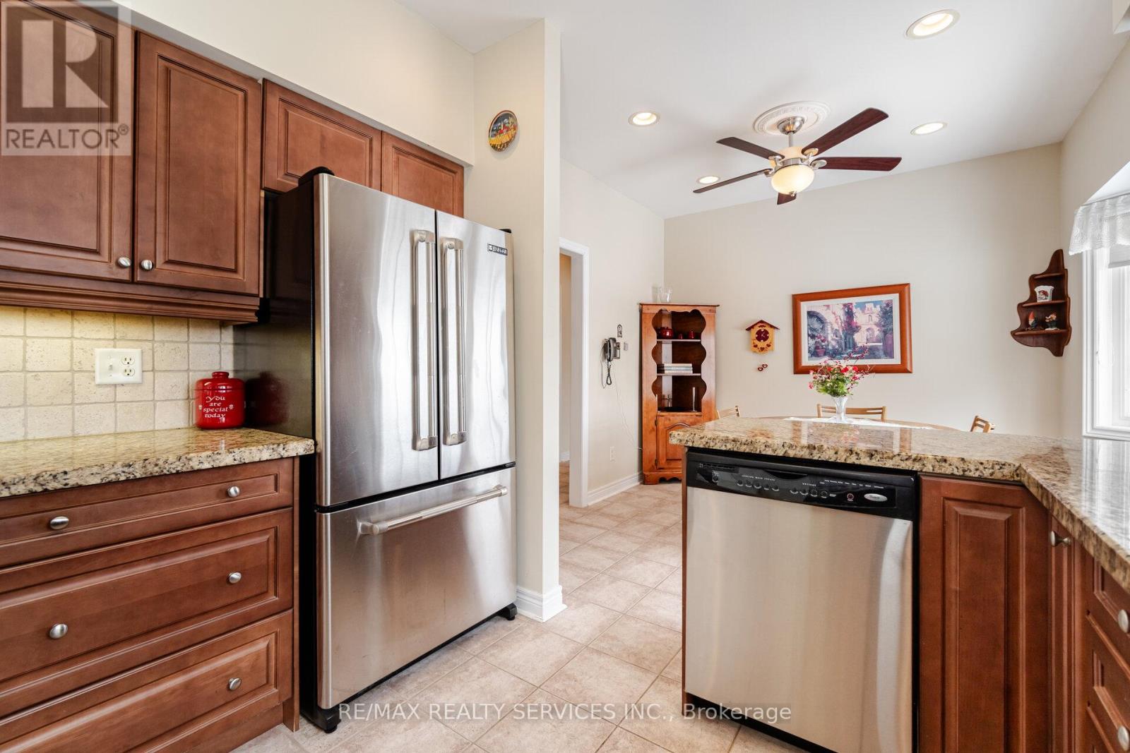 10 Orchard Park Gate, Brampton, Ontario  L6R 1W5 - Photo 18 - W12561640