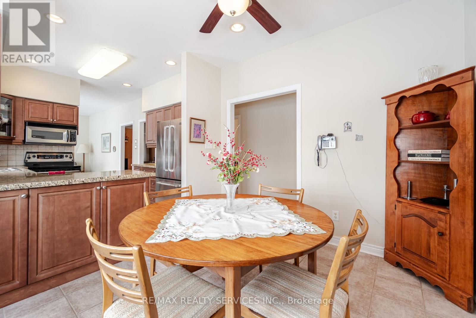 10 Orchard Park Gate, Brampton, Ontario  L6R 1W5 - Photo 20 - W12561640