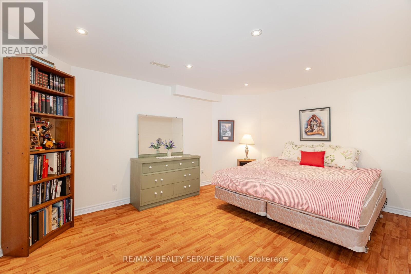 10 Orchard Park Gate, Brampton, Ontario  L6R 1W5 - Photo 34 - W12561640