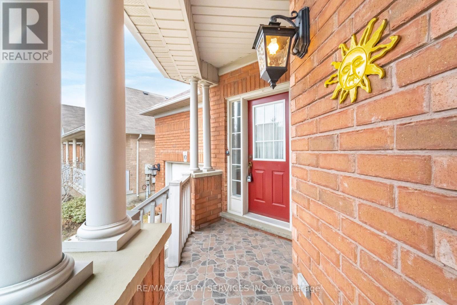 10 Orchard Park Gate, Brampton, Ontario  L6R 1W5 - Photo 4 - W12561640