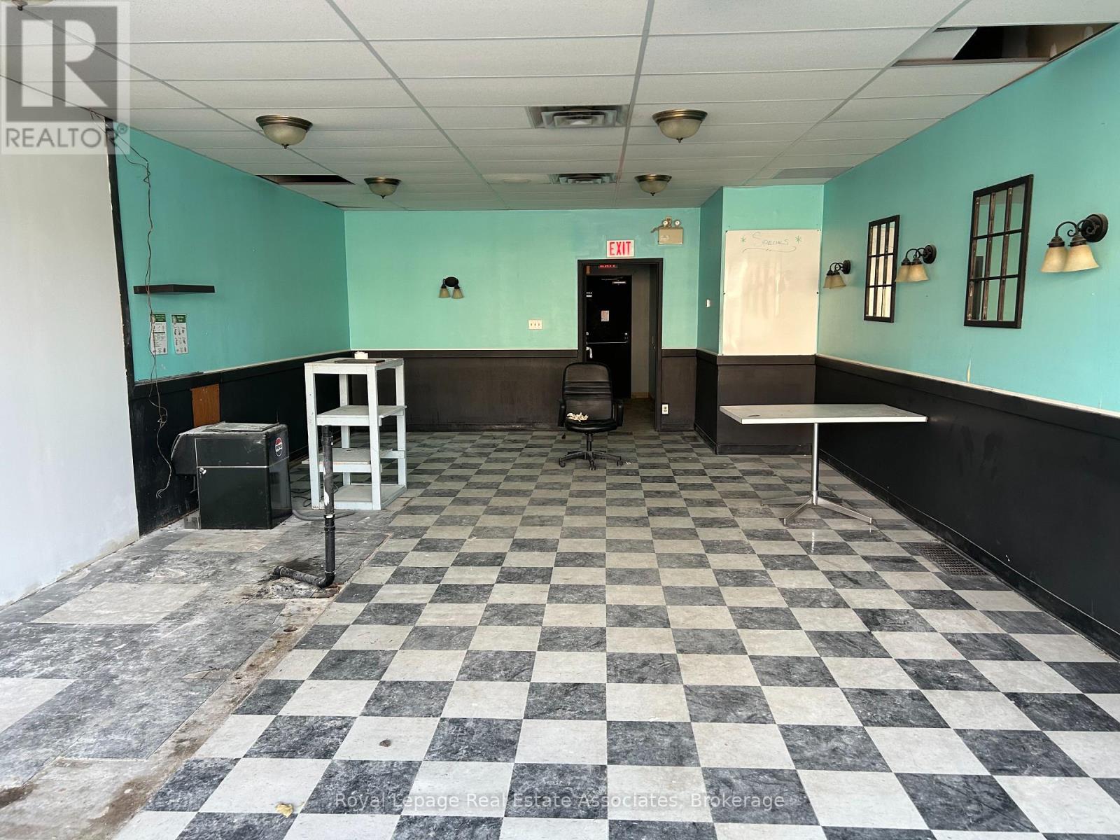 152 Guelph Street, Halton Hills, Ontario  L7G 4A6 - Photo 2 - W12561642