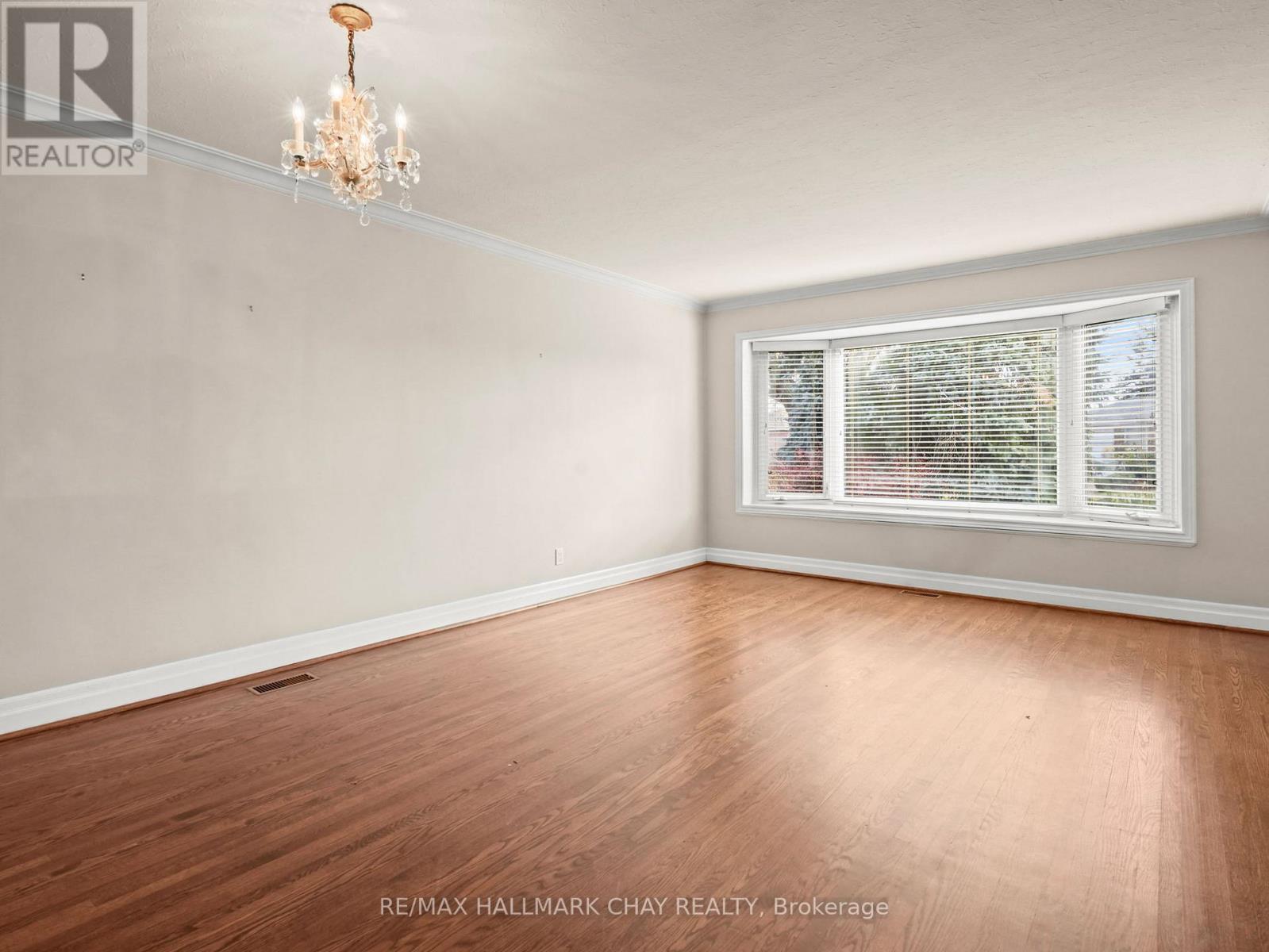 18 Ludgate Drive, Toronto, Ontario  M9W 2Y3 - Photo 10 - W12561672