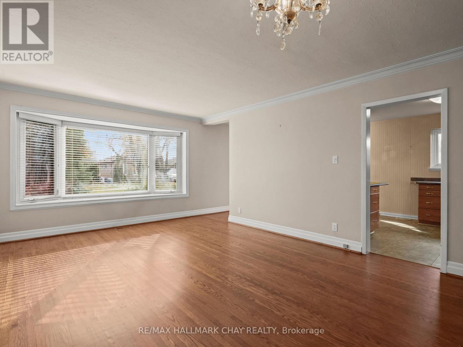 18 Ludgate Drive, Toronto, Ontario  M9W 2Y3 - Photo 11 - W12561672