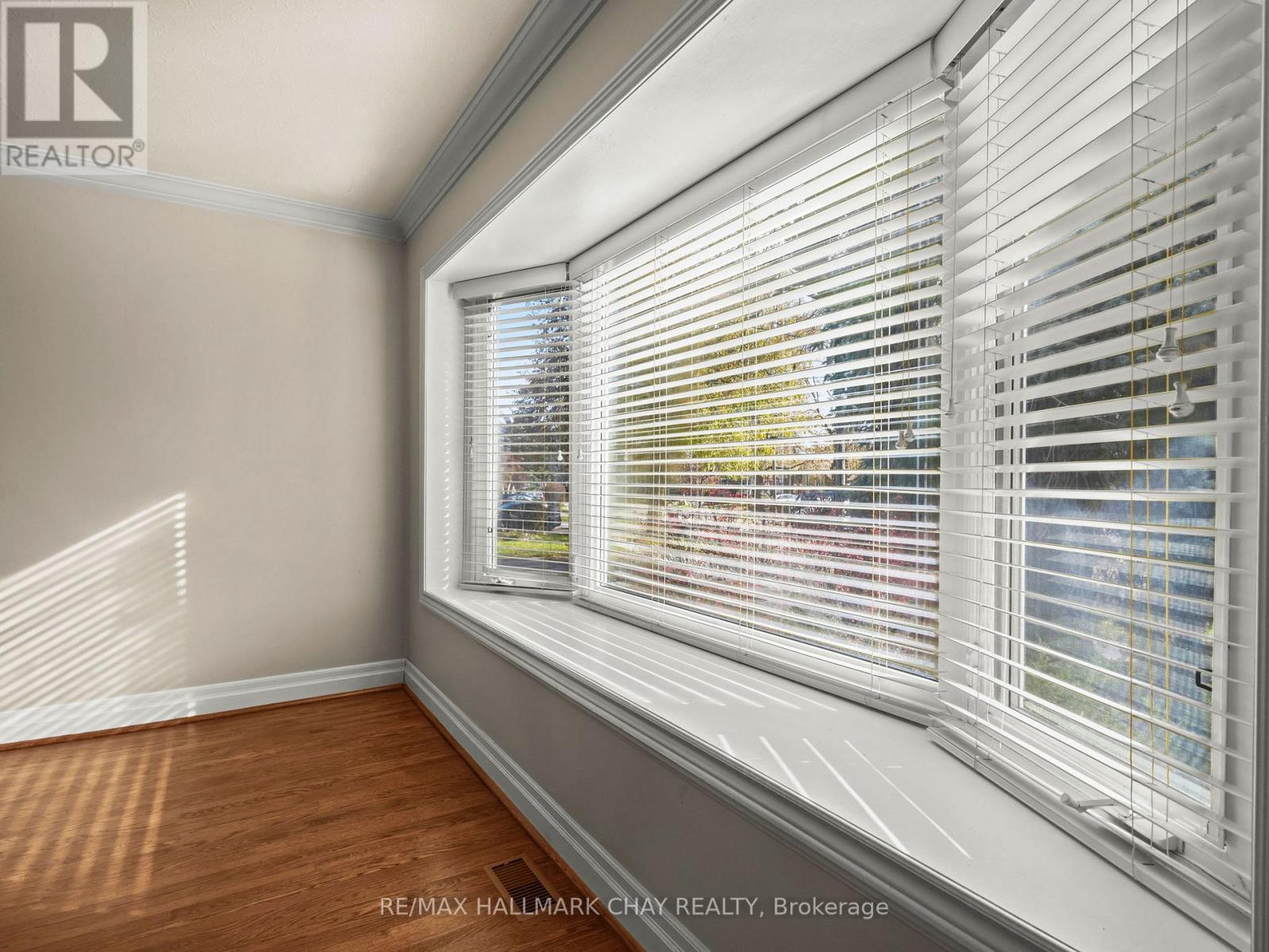 18 Ludgate Drive, Toronto, Ontario  M9W 2Y3 - Photo 12 - W12561672