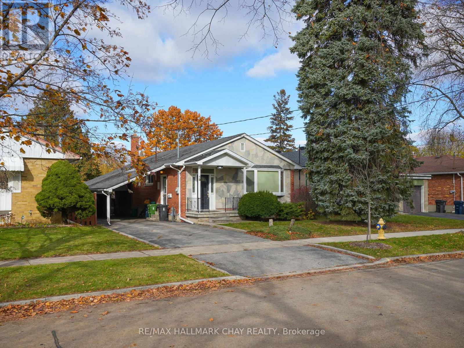 18 Ludgate Drive, Toronto, Ontario  M9W 2Y3 - Photo 2 - W12561672