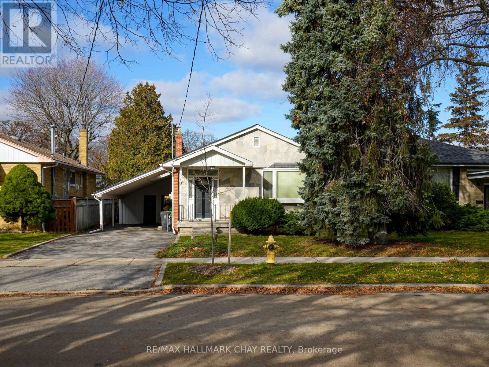 18 Ludgate Drive, Toronto, Ontario  M9W 2Y3 - Photo 4 - W12561672