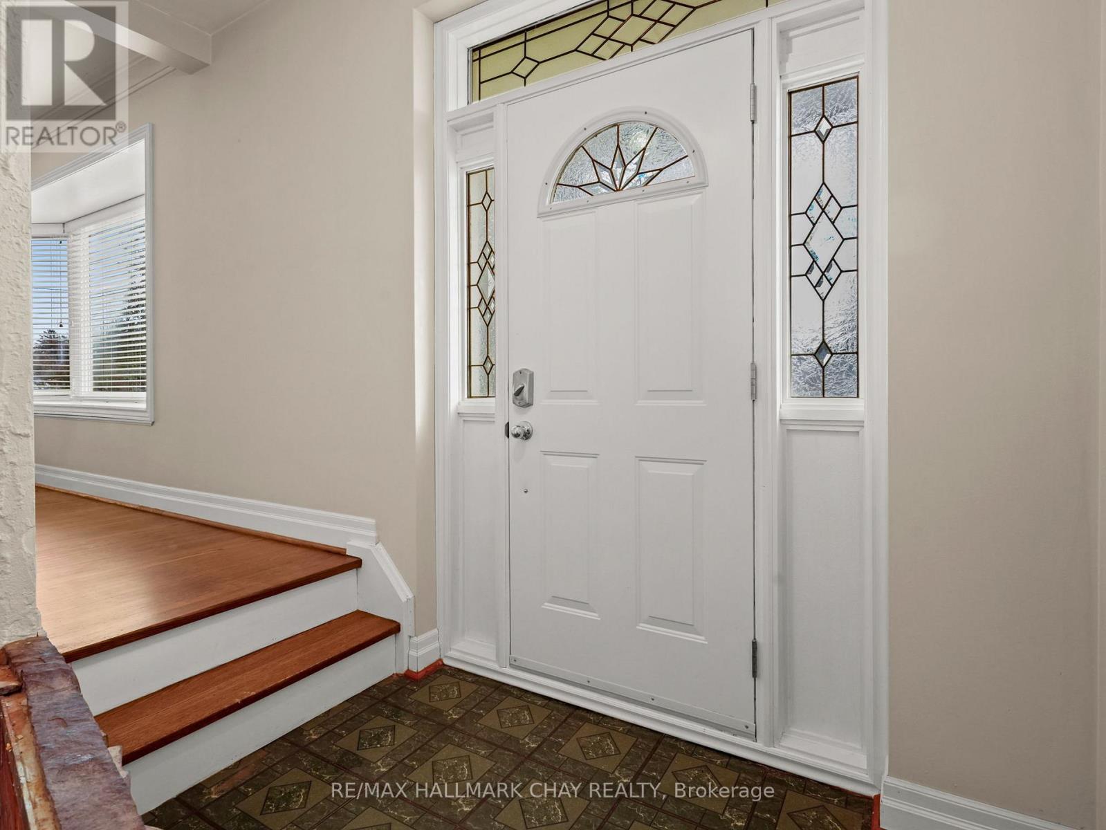 18 Ludgate Drive, Toronto, Ontario  M9W 2Y3 - Photo 5 - W12561672