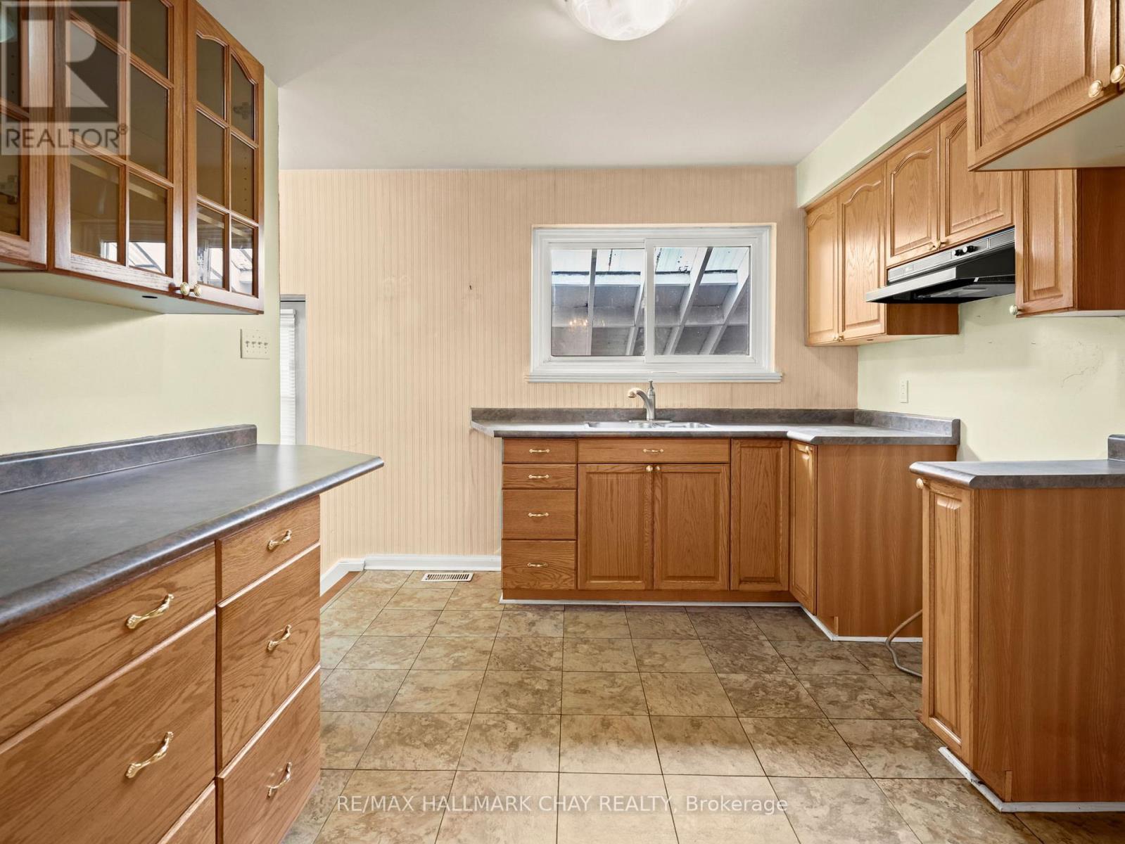 18 Ludgate Drive, Toronto, Ontario  M9W 2Y3 - Photo 7 - W12561672