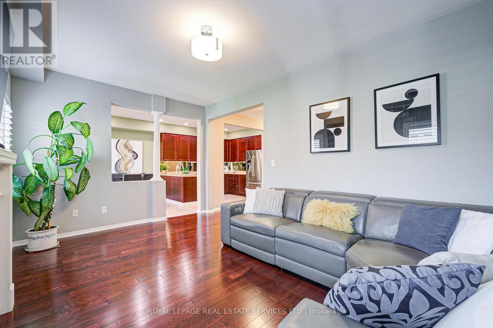 21 Duxford Street, Brampton, Ontario  L6X 0S6 - Photo 12 - W12561680