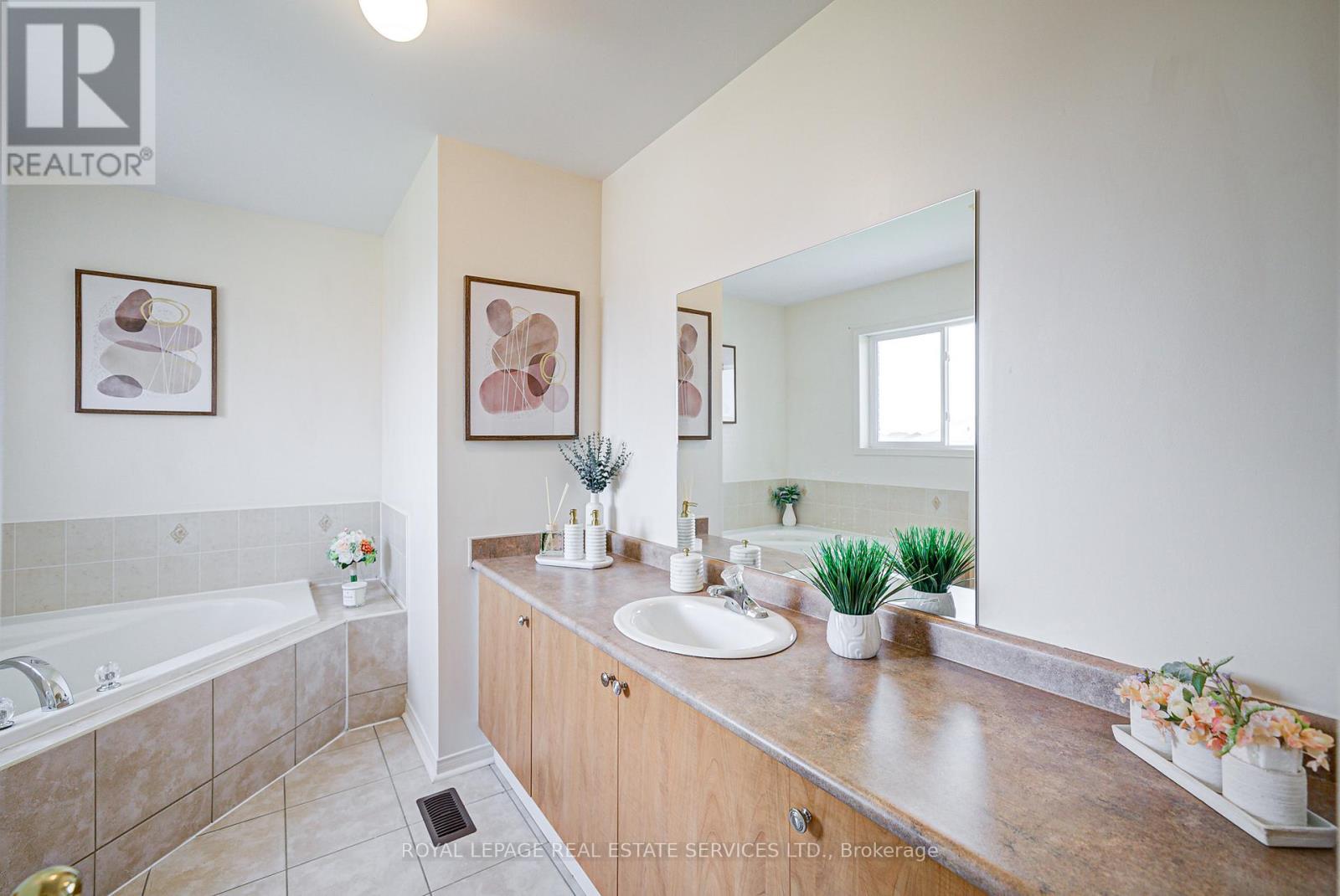 21 Duxford Street, Brampton, Ontario  L6X 0S6 - Photo 17 - W12561680