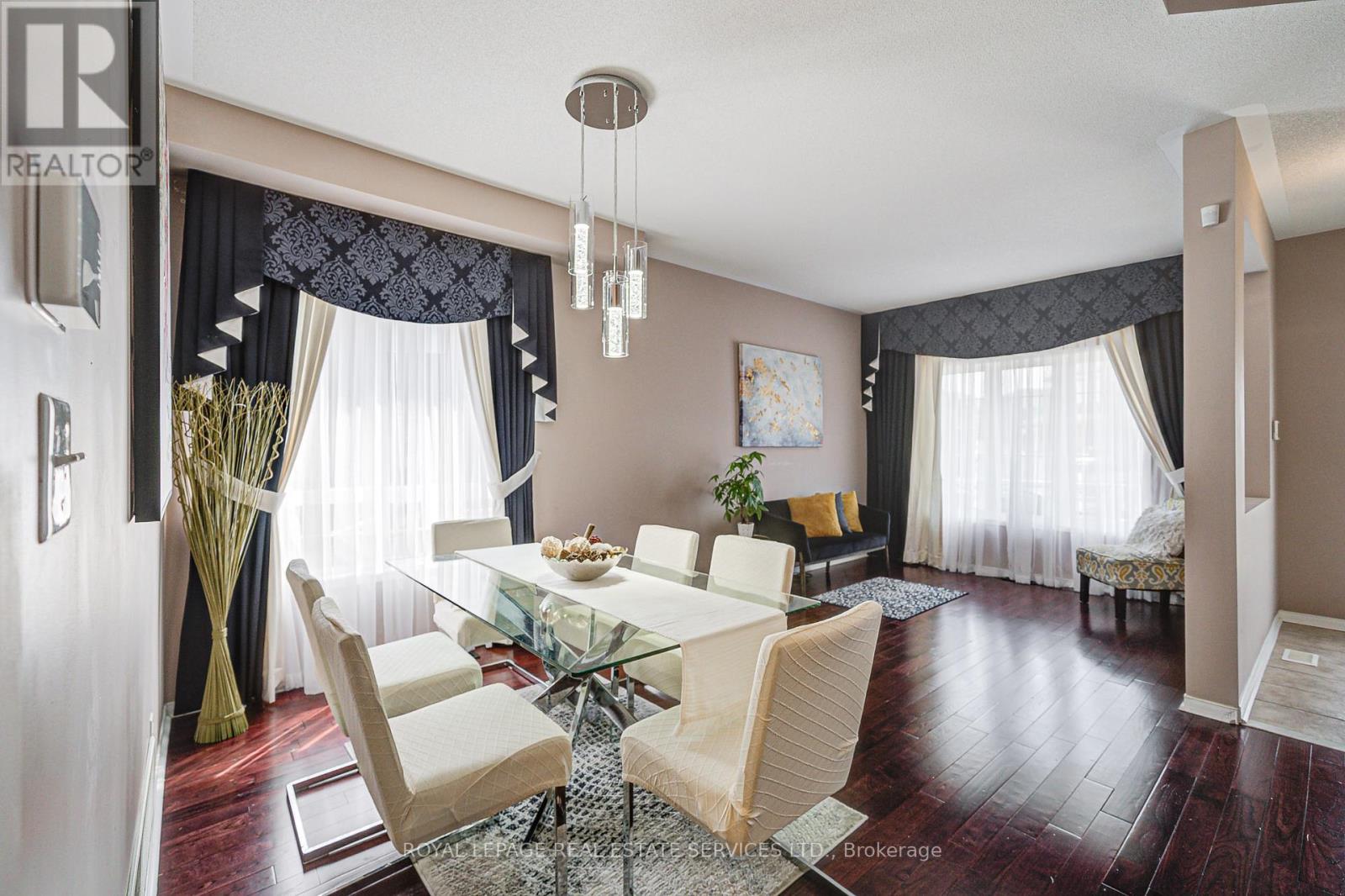 21 Duxford Street, Brampton, Ontario  L6X 0S6 - Photo 5 - W12561680