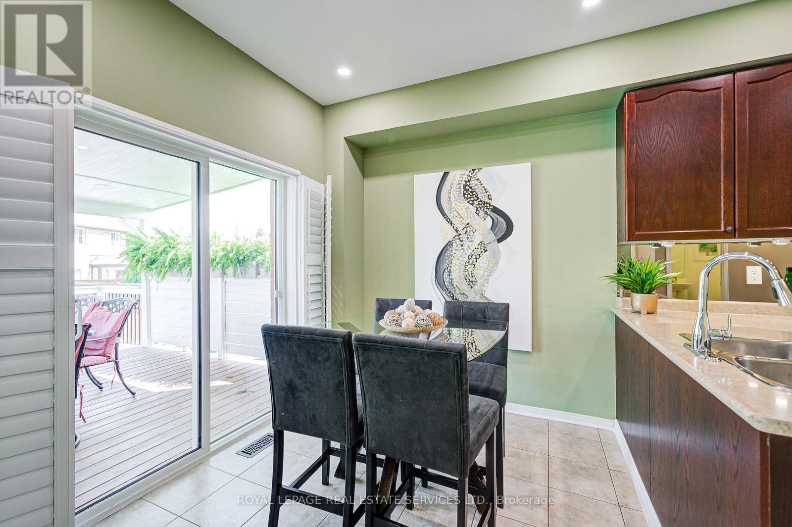 21 Duxford Street, Brampton, Ontario  L6X 0S6 - Photo 8 - W12561680