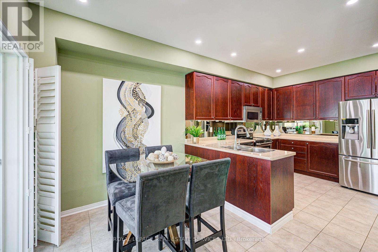 21 Duxford Street, Brampton, Ontario  L6X 0S6 - Photo 9 - W12561680