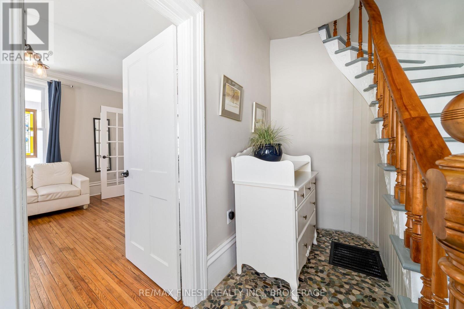 21a Centre Street, Prince Edward County, Ontario  K0K 2T0 - Photo 8 - X12315483