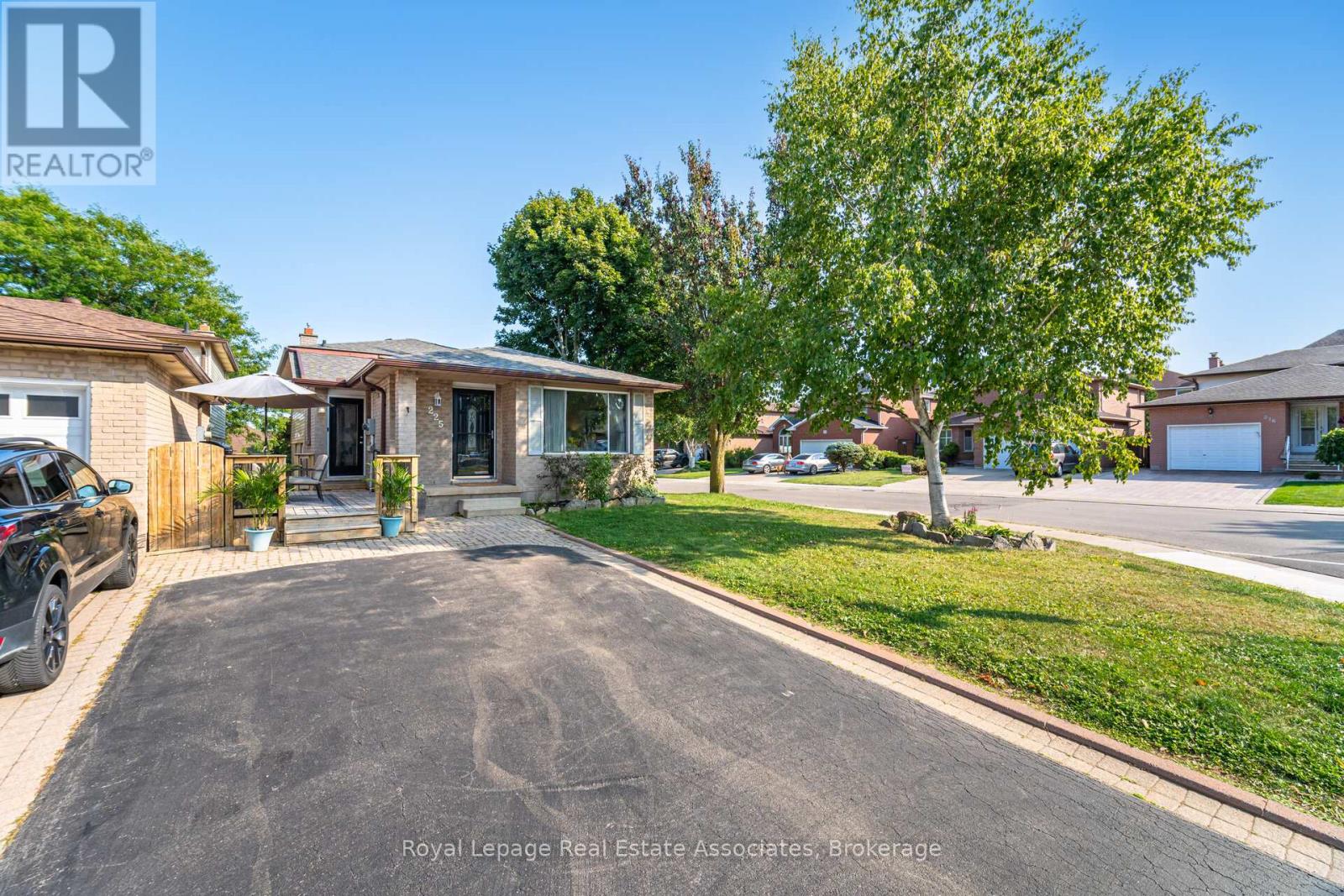 225 Golfwood Drive, Hamilton, Ontario  L9C 7C6 - Photo 2 - X12561578